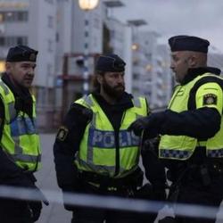 Стокгольмдагы башаламандык: полицияга таш ыргытышты