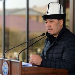 Садыр Жапаров кыргызстандыктарды Ак калпак күнү менен куттуктады
