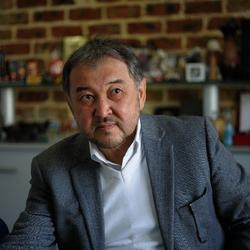 Эмил Үмөталиев: “Жакынкы аралыкта жеңил жашоо дээрлик болбойт”