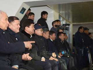 Мухаммедкалый Абылгазиев футбол боюнча кураманы колдоо үчүн  стадионго барды