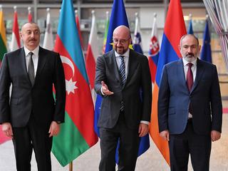 Армения менен Азербайжандын президенттери Брюсселде жолукту