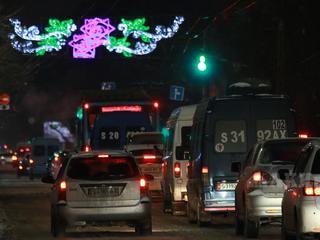 Бишкектин жолдору 40 миң унаага ылайыкталган, бирок борбордо 500 миңдей унаа бар