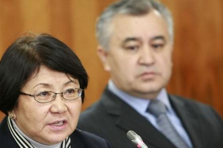 Роза Отунбаева: &quot;Жогорку Кеңештин мааракесинде &quot;Конституциянын атасын&quot; унутуп коюшту&quot;