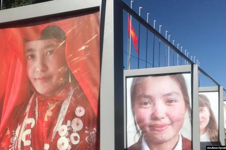 АУДИО - Бишкекте билимге ынтызар кыздардын көргөзмөсү өтүүдө