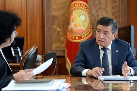 Президент Сооронбай Жээнбеков мамлекеттик финансыларды башкаруу чөйрөсүндөгү азыркы абал боюнча маалымат менен таанышты