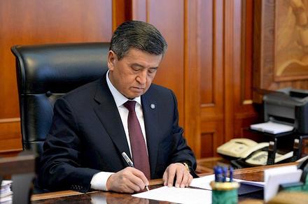 Президент Сооронбай Жээнбеков мамлекеттик сыйлыктарды тапшырат
