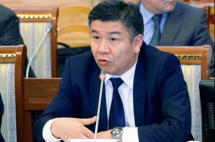 Алманбет Шыкмаматов, ЖК депутаты: “Экономикага жооп бере турган өкмөттүн командасы чабал”
