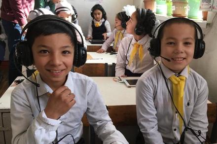 Кыргызстанда окуучулардын билими электрондук жол менен бааланды