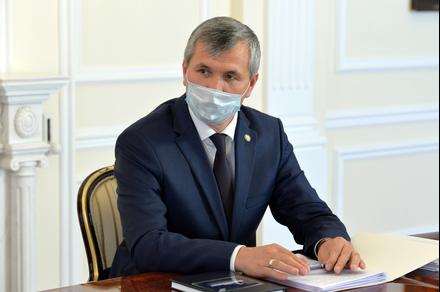 Сооронбай Жээнбеков вице-премьер-министр Акрам Мадумаровду кабыл алды