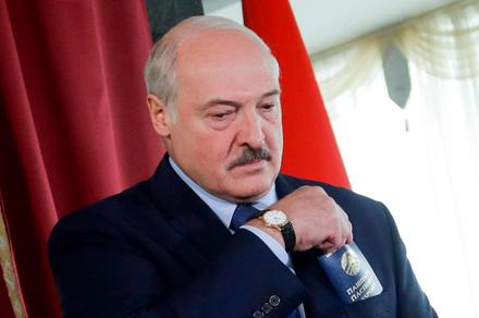 Лукашенко: "Өлгөнүмдө да, мен сизге өлкөнү бербеймин!"