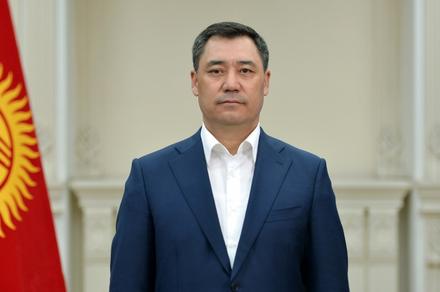 Садыр Жапаров бүгүн, 3-мартта, кыргызстандыктарды Мамлекеттик туу күнү менен куттуктады