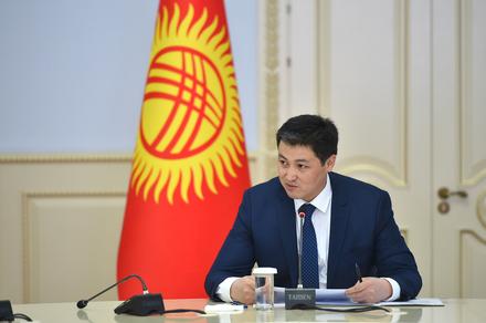 Улукбек Марипов мекендештерди Кыргыз Республикасынын мамлекеттик туусунун күнү менен куттуктады