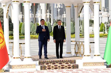 Президент: «Кыргызстан Түркмөнстандын ийгиликтерине жана жетишкендиктерине чын жүрөктөн кубанат»