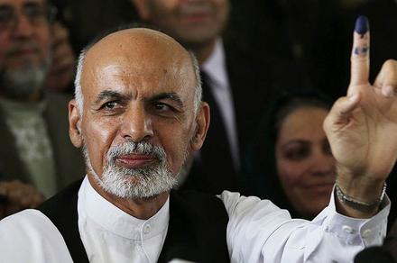"Талибандар" экс-президенттен уурдап кеткен каражатты кайтаруусун талап кылды
