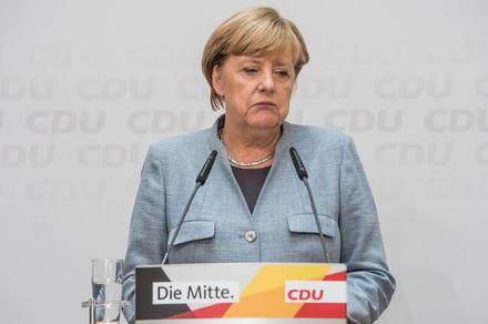Ангела Меркелди өзү бүтүргөн окуу жайы жумушка албайт