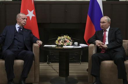 ЖМК: Эрдоган Путинге «саясий пара» берүүгө аракет кылган