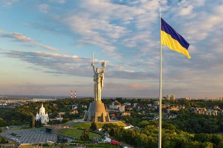 Украина мамлекети экиге бөлүнүү коркунучу алдында турат