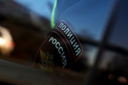 Орусияда полиция кызматкерлери мас адамды сабап салган