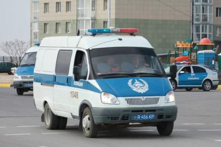 Алматы полициясы камактагы бизнесмендин рейдерлик жөнүндө айтып чыккан аялын сотко берди