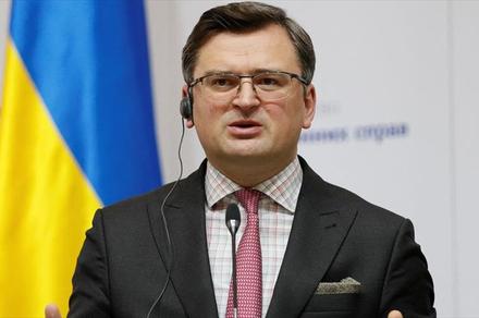 Украинанын тышкы иштер министри: "Согушту дипломатиялык жол менен токтотуу үчүн бар аракетимди жумшадым"