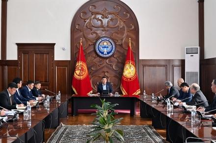 СҮРӨТ – Садыр Жапаров министрлер кабинетинин мүчөлөрү менен кеңешме өткөрдү