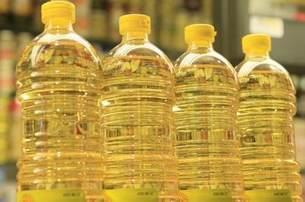 В супермаркетах Бишкека растительное масло подешевело на 18-21 сомов