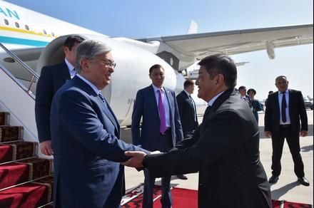 СҮРӨТ - Казак президенти расмий сапар менен Кыргызстанга келди