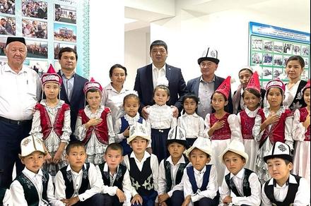 Кыргызстандын элчиси Өзбекстандын кыргыздар жашаган Манас айылына барды