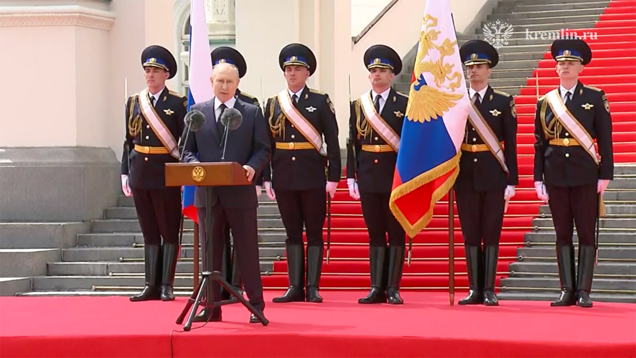 ВИДЕО - Владимир Путин: Военные встали на пути смуты и остановили  гражданскую войну