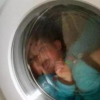 Во Франции родители пытались "укачать" ребенка в стиральной машине