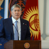 Алмазбек Атамбаев: "Кыргызстан эли Акаевдин үй-бүлөлүк-кландык башкаруусуна каршы жапырт көтөрүлүп, революция жеңди"