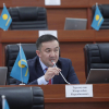 Сүрөт - Жогорку Кеңештин депутаты Жыргалбек Турускулов билимдүү жаштарды колго алды