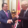 Крепкое рукопожатие президентов Таджикистана и США рассмешило пользователей соцсетей (Видео)