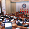 Кыргызча эки сөздү бириктире албаган Юстиция министри жана анын орун басары эл өкүлдөрүнө уят болушту