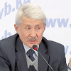 Турсунбек Акун: “Европада журналисттер Кыргызстандагыдай ушак жазса өпкөсүн үзөт” 