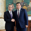 Сооронбай Жээнбеков Кытайдын тышкы иштер министри Ван Ини кабыл алды