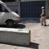 ФОТО - Алмазбек Атамбаевдин короосуна бетон блоктордон тосмо коюлду