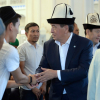 Сүрөт - Президент Сооронбай Жээнбеков Курман айт күнү Бишкек шаарындагы мечиттердин бирине барды