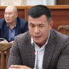 ВИДЕО - Депутат Өмүрбек Бакиров мугалимдин деңгээли окуучунукунан төмөн дейт го... 