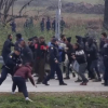 Лагерде кармалып турган жүздөгөн мигранттар менен полиция кагылышты