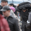 ВИДЕО- Волгоградда көчөдө калган мигранттар мекендештерибиз тарабынан Москвага алып келинди