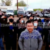 ВИДЕО- Оренбургдагы өзбек мигранттары кыргыз мигранттарга ачылган коридорду көрүп, бийликке нараазычылыгын билдиришти