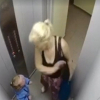 ВИДЕО - Лифтте кызын сабаган аялдын видеосу жарыяланды