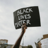 Видео - В Нью-Йорке машина въехала в толпу протестующих на акции Black Lives Matter