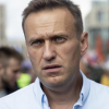 Орусиялык саясатчы Алексей Навальный өзүнө келип, ууланганга чейинки окуяларды эстеди