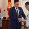 Жалал-Абад шаардык кеңешинин сессиясында жаңы депутатка мандат тапшырылды