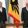 Элчи Эрлан Абдылдаев Германиянын президенти Франк-Вальтер Штайнмайерге ишеним грамоталарын тапшырды