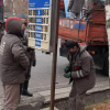 Бишкекте мыйзамсыз илинген жарнама такталары алынды
