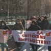 Бишкекте Конституциянын жаңы долбооруна каршы жөө жүрүшкө чыккандар 