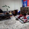 СҮРӨТ - Нарын шаарында мэрияга келген нааразы топ жууркан-төшөк салып, жатып алышты